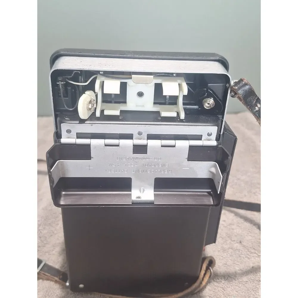 Polaroid Automatic 250 Land Camera w/ Cold Clip 193 Case Vintage - Very Nice